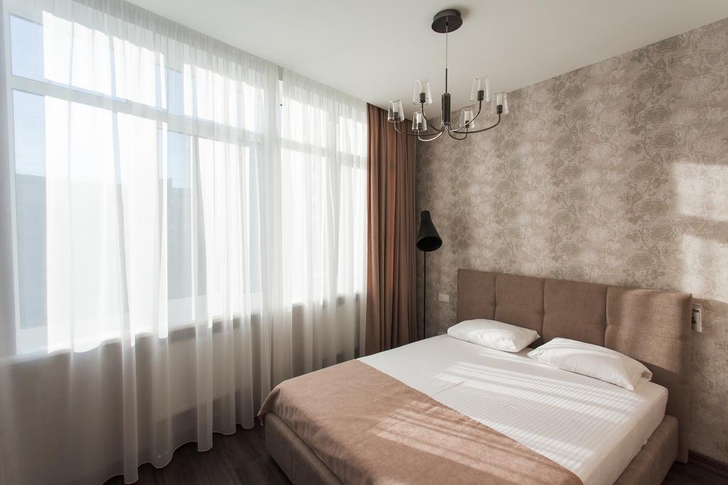 Modern Double Bedroom Apartment In Arkadia Odesa Exterior photo