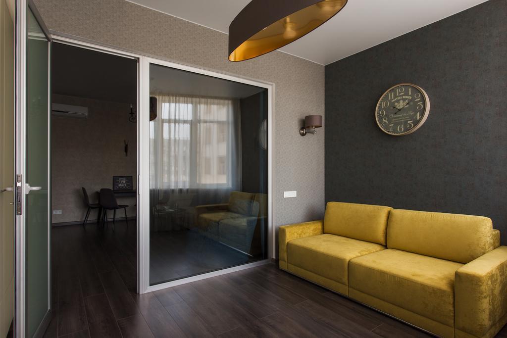 Modern Double Bedroom Apartment In Arkadia Odesa Exterior photo