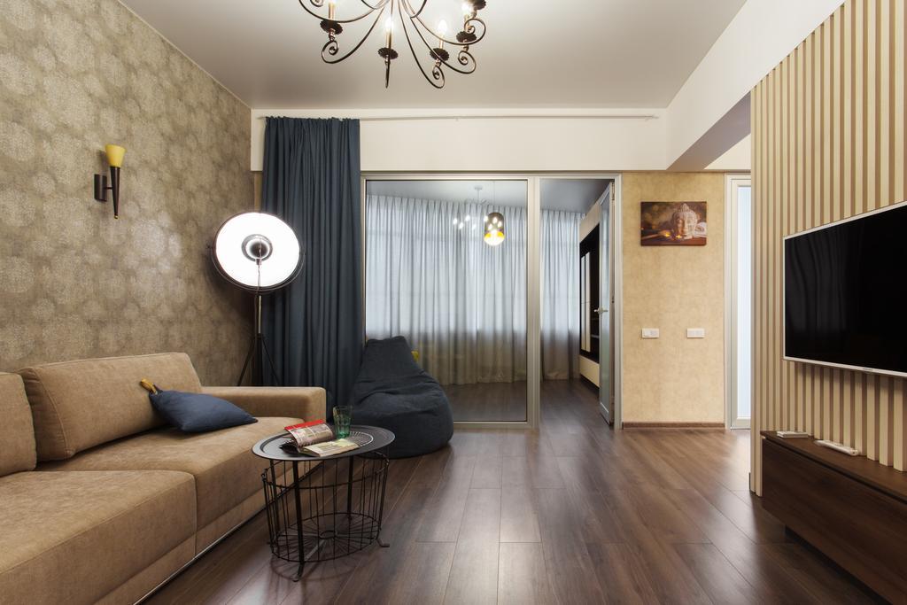 Modern Double Bedroom Apartment In Arkadia Odesa Exterior photo